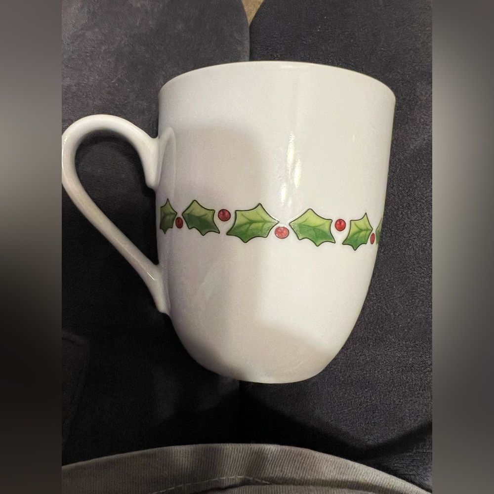 Fitz and Floyd Red and Green Santa Mug - Picture 2 of 3